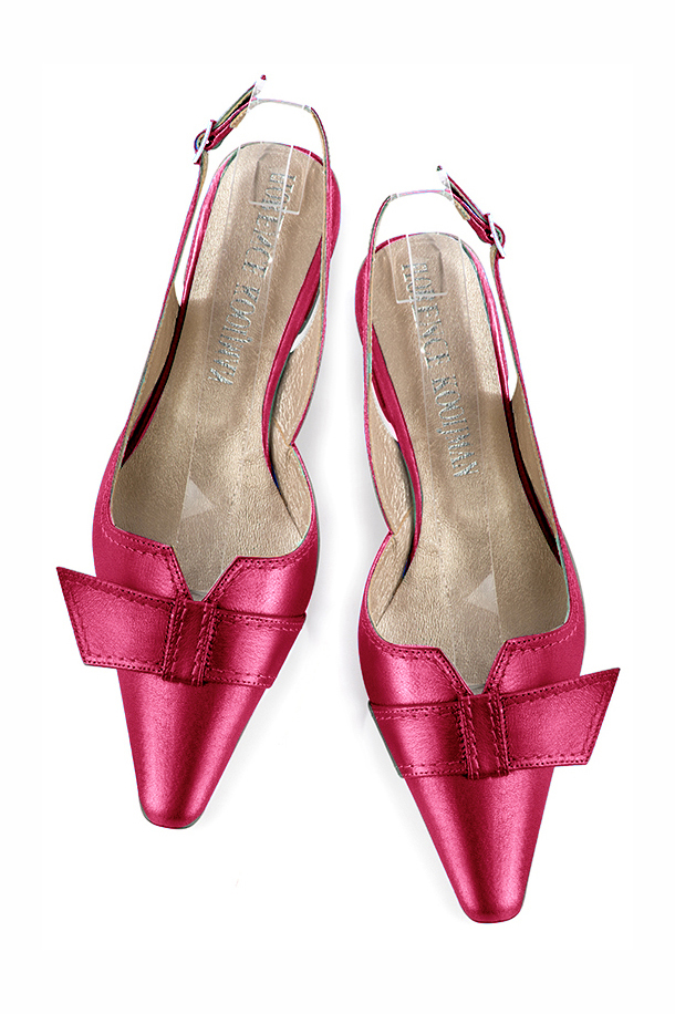 Women's fuchsia pink slingback dress shoes, with a knot on the front. Tapered toe. Low block heels - Top view